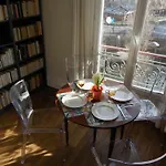 Paris, Au Bord Du Canal Saint Martin