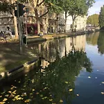 Paris, Au Bord Du Canal Saint Martin